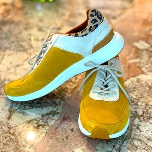 Toms Arroyo Butternut Suede/Canvas Sneaker size 10.